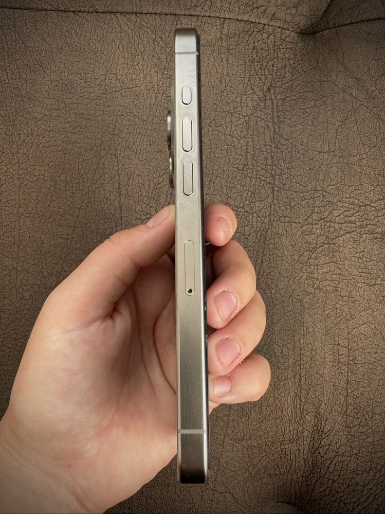 Iphone 15 pro - TITANIUM
