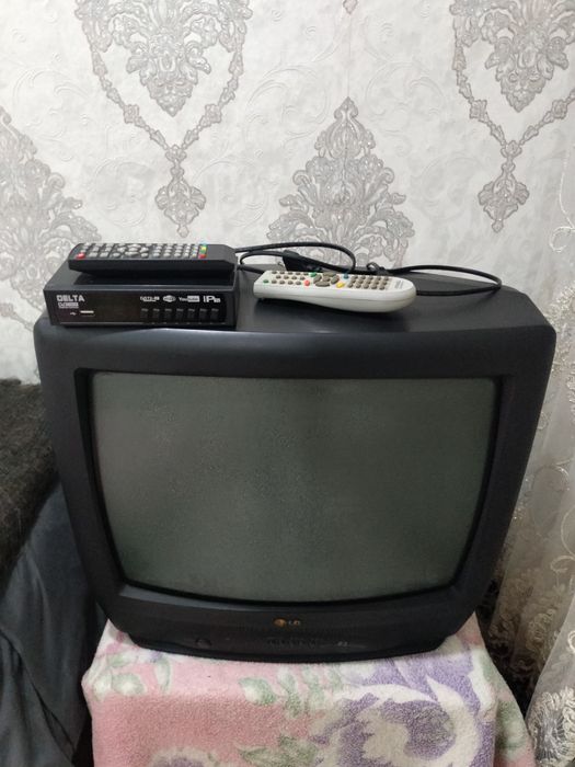 Продам телевизор в отличном состоянии, приставка