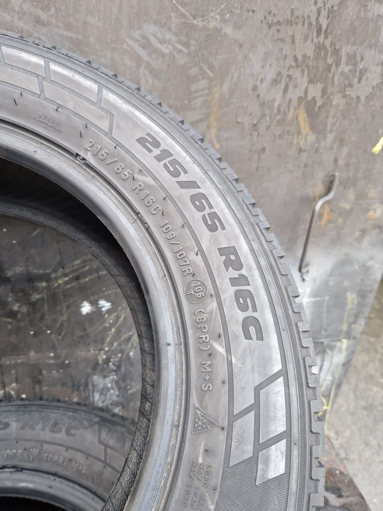 2 Anvelope Pirelli 215 65 R16 C M+S