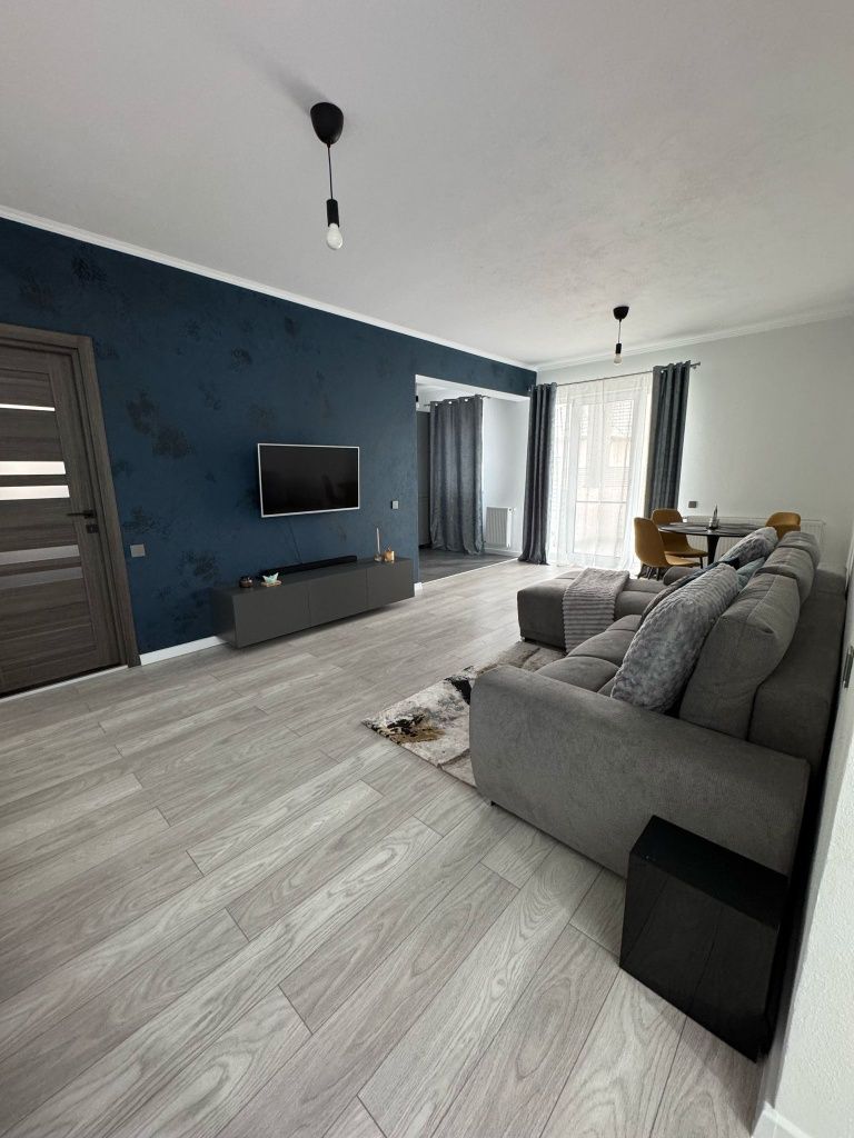 Închiriez,Apartament cu 2 camere
