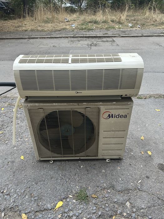 Климатик Midea MSG-09HR, 9000 BTU – работещ
