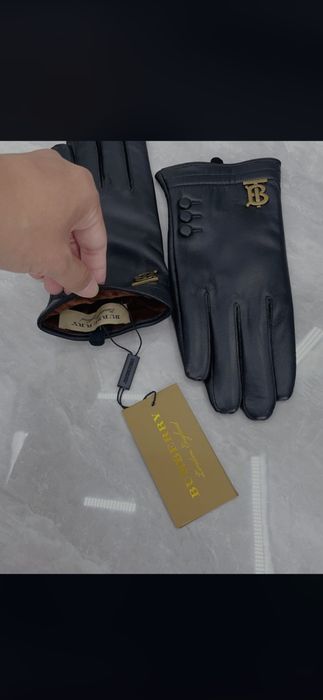Mănuși Burberry model 2026