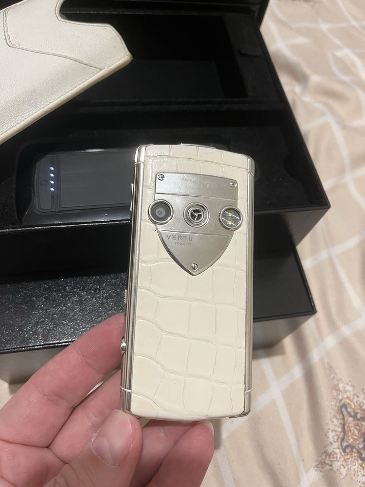 Легендарный телефон Vertu Constellation T