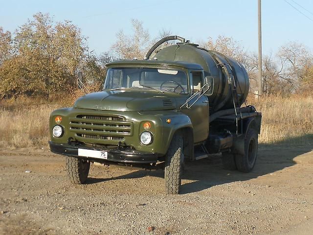 Услуги ассенизатора Зил 8 кубов Откачка канализаций  талых вод и тд шл