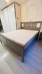Pat gri Ilea lemn 160x200 cu saltea duritate medie