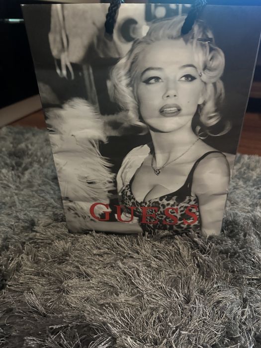 Vand Pantaloni Guess Nou cu eticheta