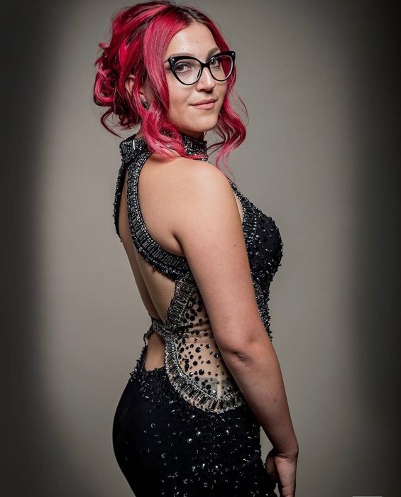 Продавам официална бална рокля