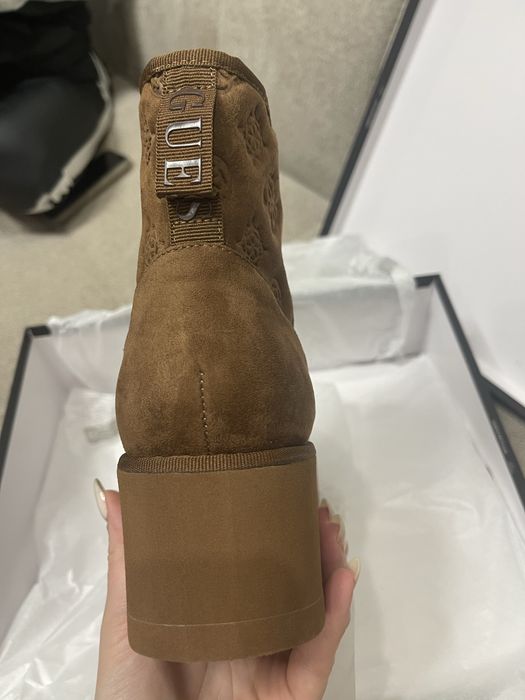 Велурени боти Guess