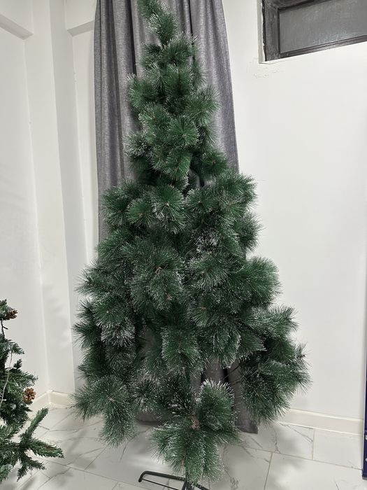 Продаётся искусственная ёлка — 2,2 метра