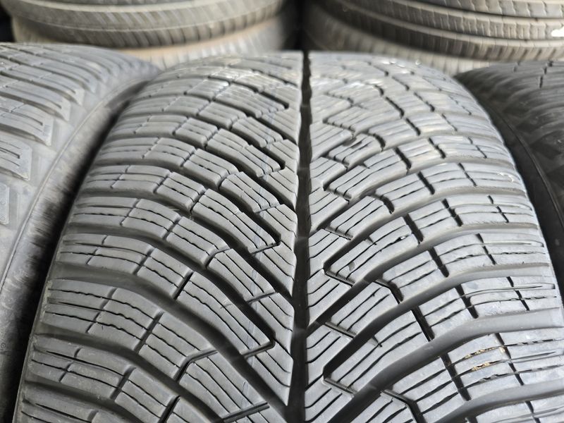 245/40/18 PIRELLI 4БР