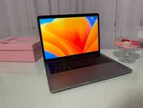 MacBook Pro 13"Intel Core i7 16GB RAM,1TB SSD