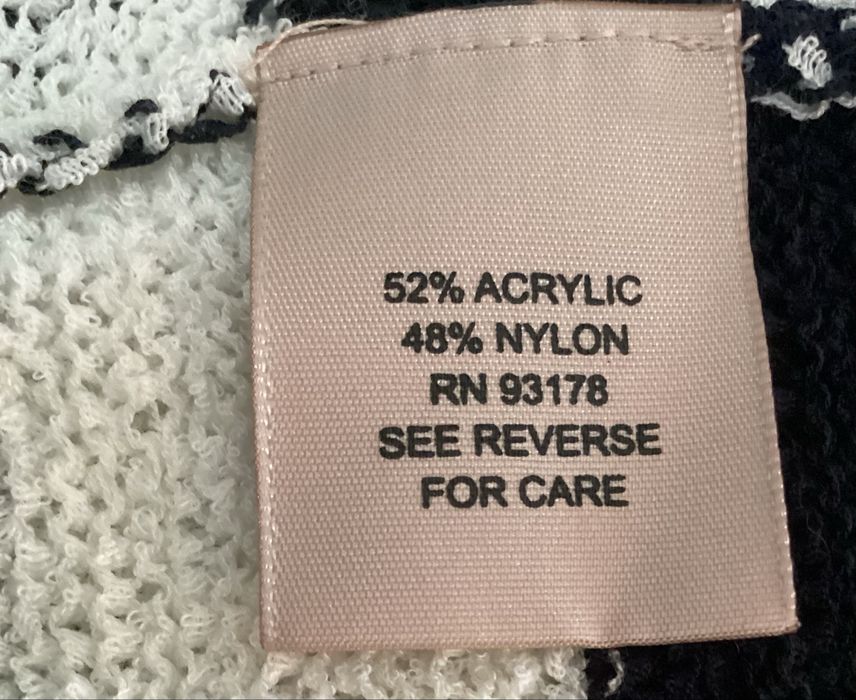 Нов Дамски Пуловер с V-образно Деколте на Райе, Черно/Бяло