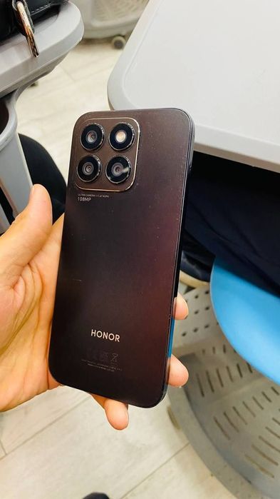 Honor x 8b yaxshi holatda