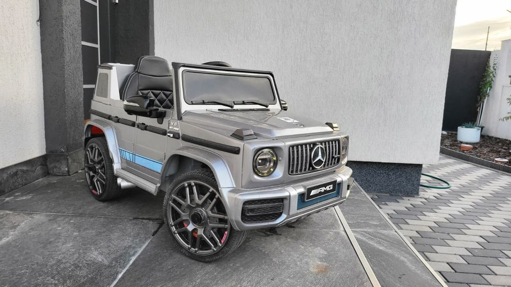 Vând mașinuța marca Marcedes