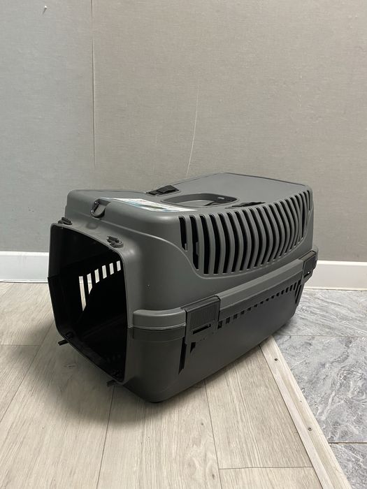 Переноска пластиковая для кошек и собак