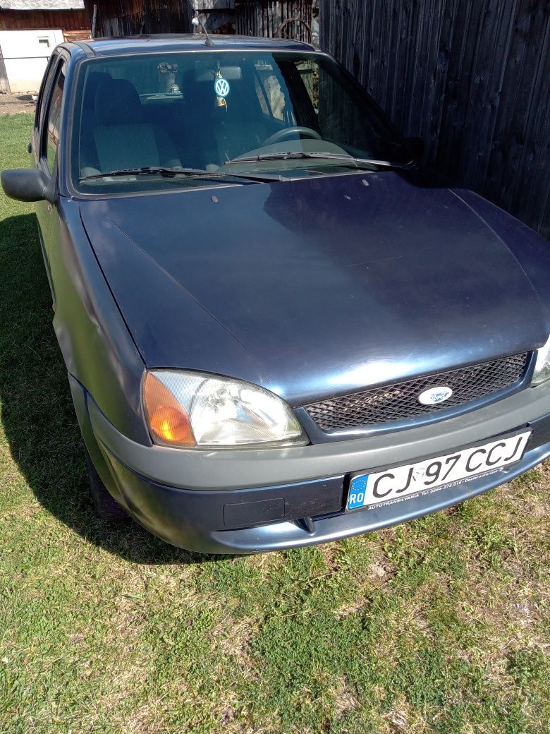 Vând Ford fiesta an 2000