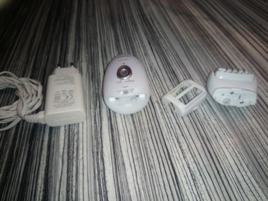 Epilator Panasonic, umed și uscat, model-ES-ED53 alb, 48 pensete,