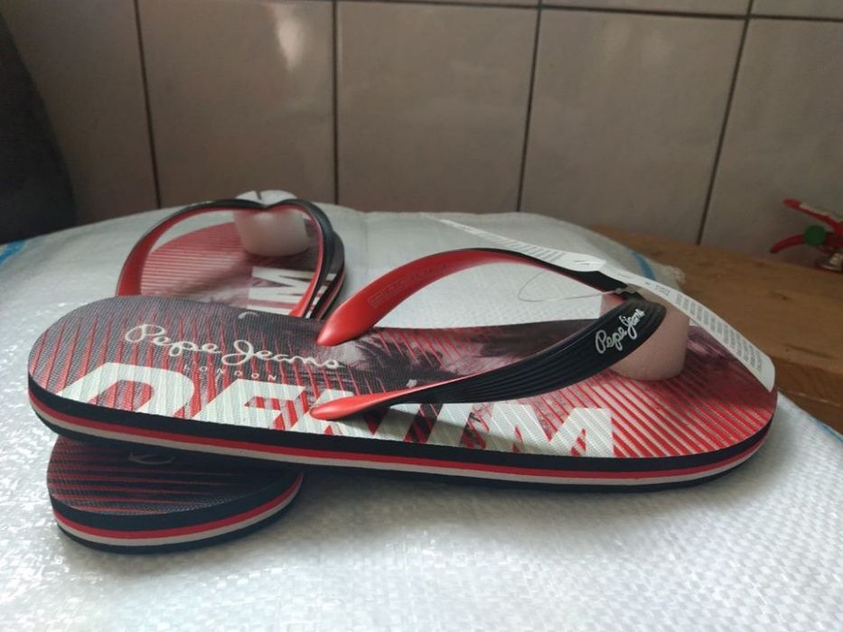 Vand papuci originali Pepe Jeans de calitate si design superior