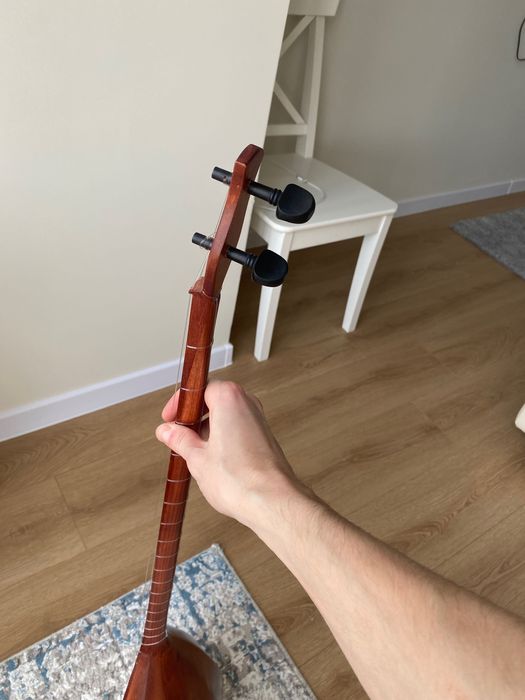 Продам Домбру , хорошего качества , взрослая