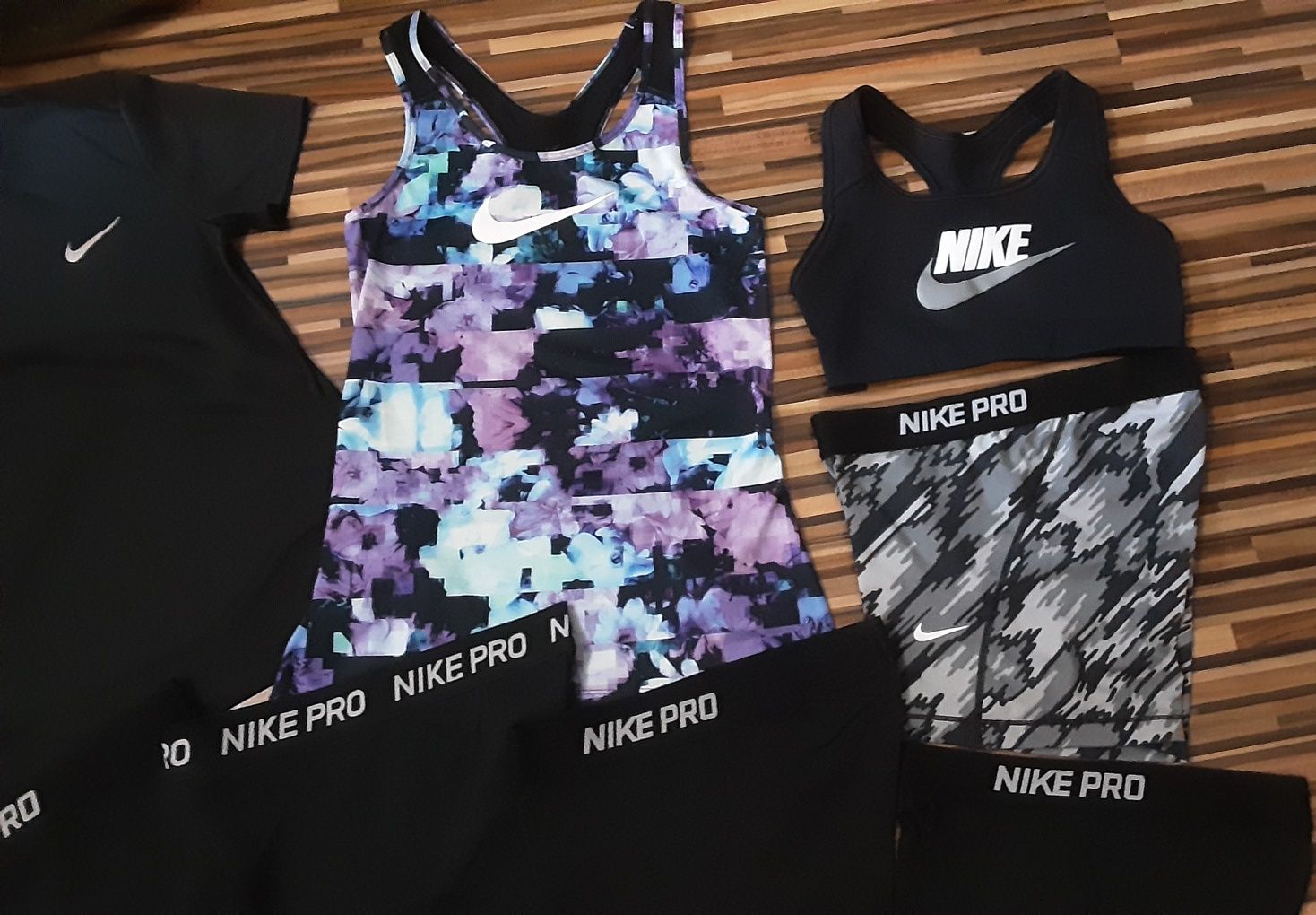 (S) NIKE PRO - NIKE оригинални клинове,потник, бюстие ,тениска