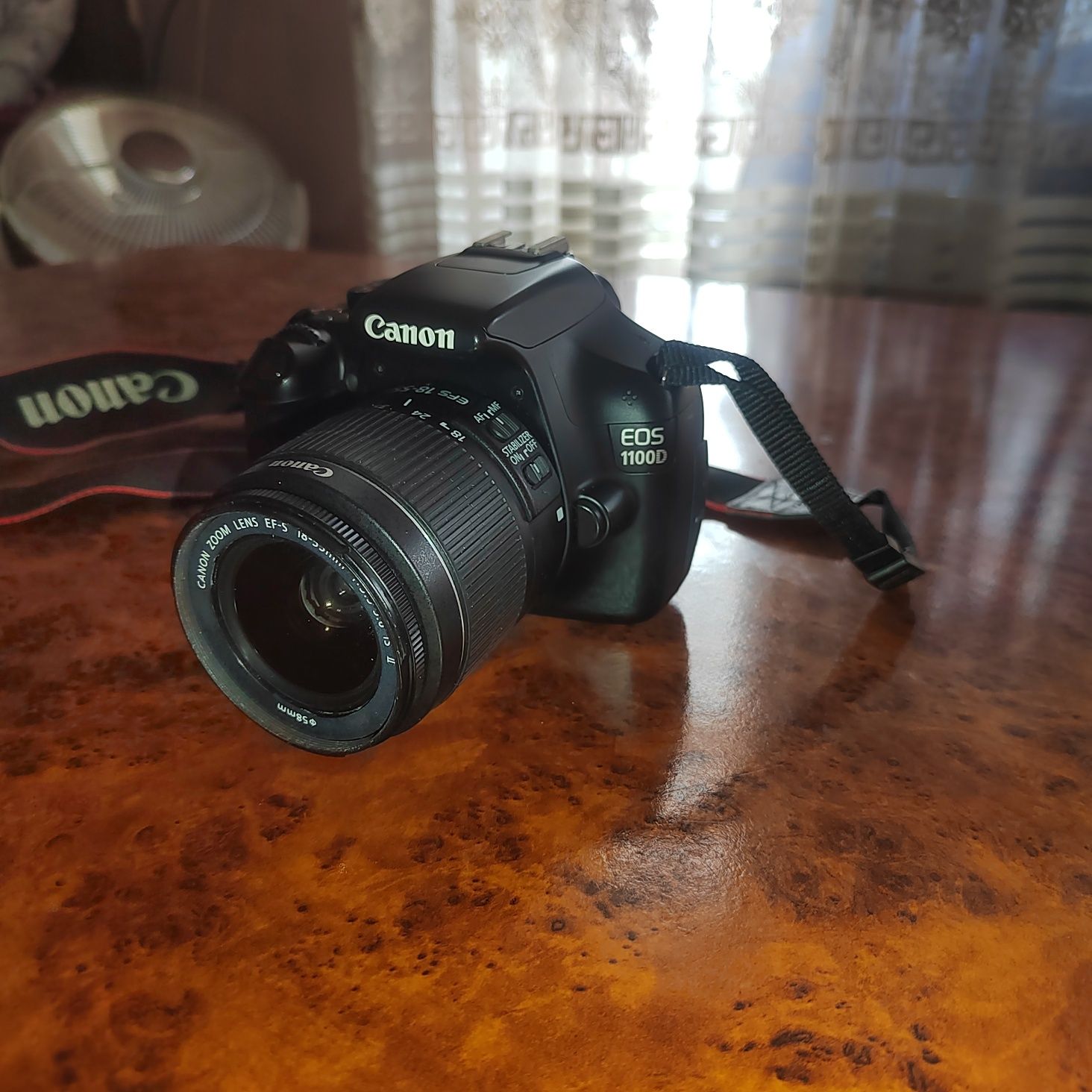 canon EOS1100D...