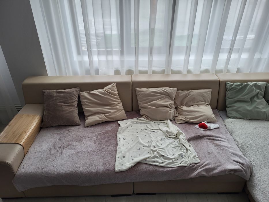 Coltar modular cu dimensiuni 280cm ,230cm latime de 116cm inaltiime 76