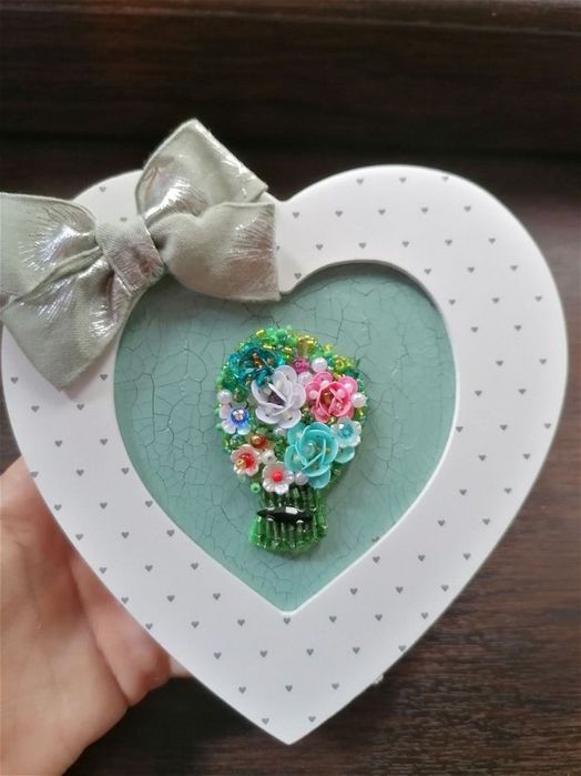 Brosa margelute handmade