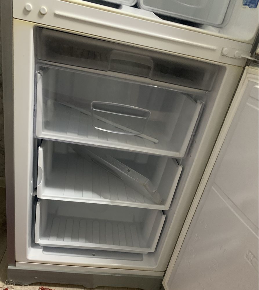 Холодильник Indesit