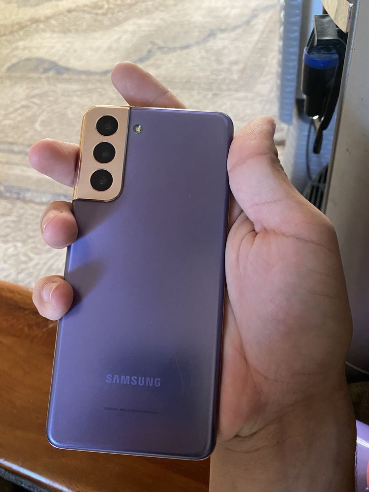 samsung s21   xolati yaxshi bitta ikkita chizig’i bor qolganm