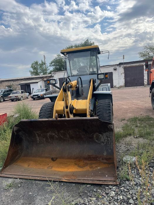 Продам погрузчик 2 куб