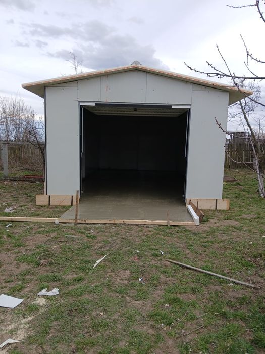 Vând garaje auto pe structură metalică
