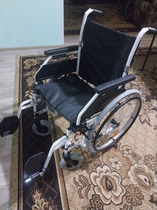 Продам инвалидную коляску