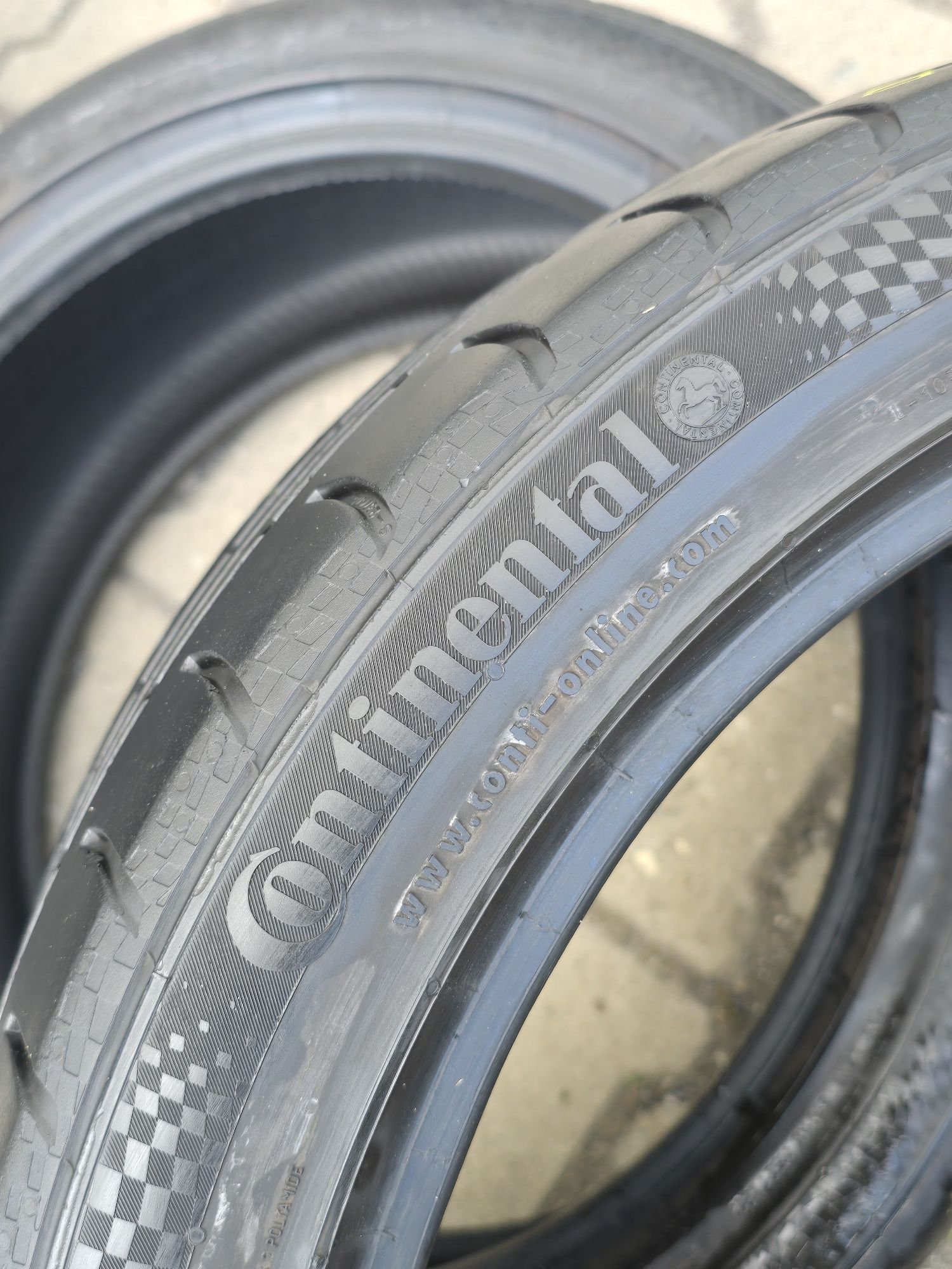 235 40 18 Continental