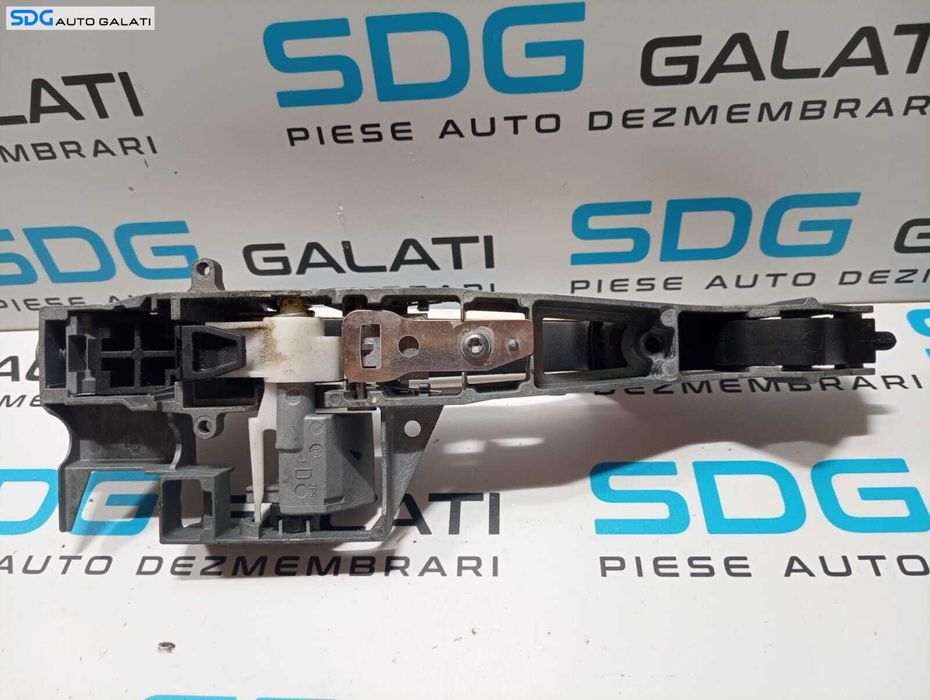 Maner Exterior Complet cu Suport de pe Usa Portiera Dreapta Fata Peugeot 3008 Anii 2009 - 2016 Cod 9684559980 [2830]