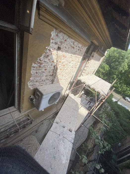 Decopertari pereti la caramida, gresie, faianta, decojire huma, orice.