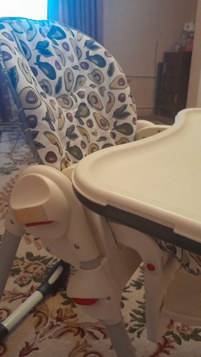 Продам стул для кормления Chicco Pollu