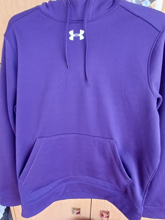 Продавам суитчер UNDER ARMOUR