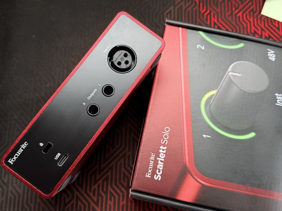 Focusrite Scarlett Solo 4th Gen USB аудио интерфейс + Saramonic C-XLR