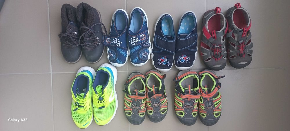 Детски сандали и пантофи