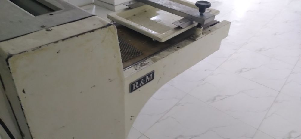 Теста раскаточная машина