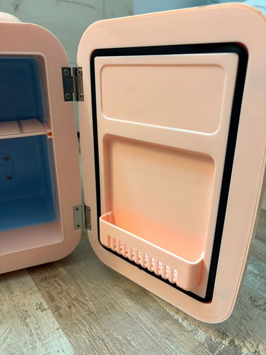 Mini frigider meloni pentru cosmetice