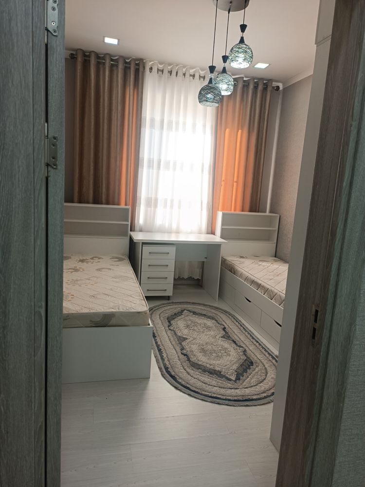 Продажа кв 3х комн 2 этаж 7 этажки с ремонтом обстановка. Улица Парке