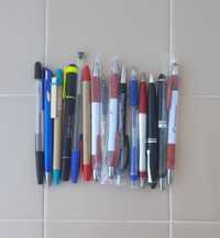 Химикалки ( сини и цветни ) и несесер с моливи