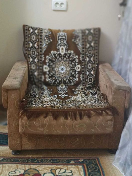 Продаются 2 кресла .