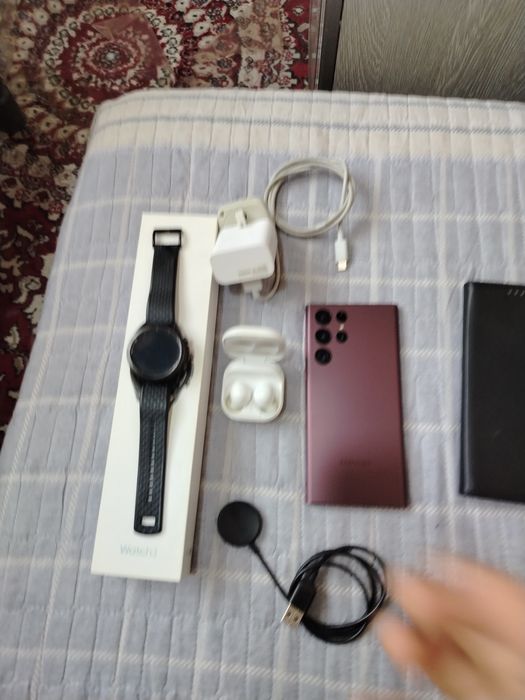 Продам Самсунг S 22 в Идеальном Состояние Месте Часами и Наушниками