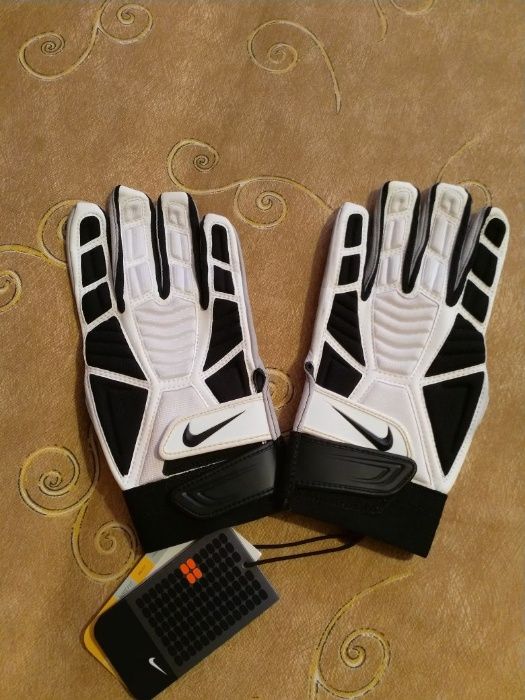Кожени спортни ръкавици Nike