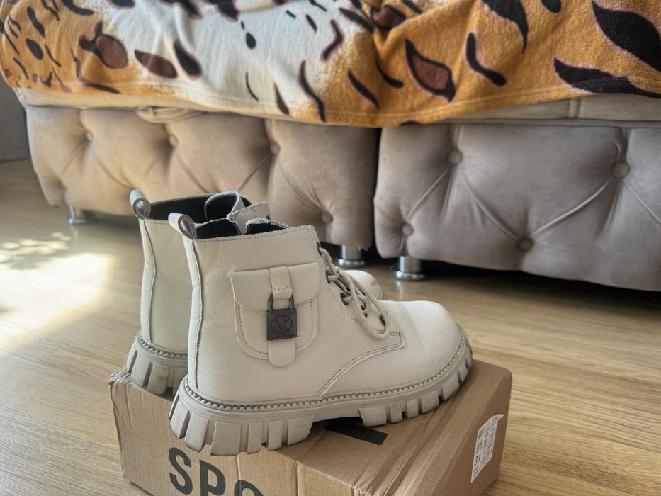 Детские ботинки в отличном состоянии.