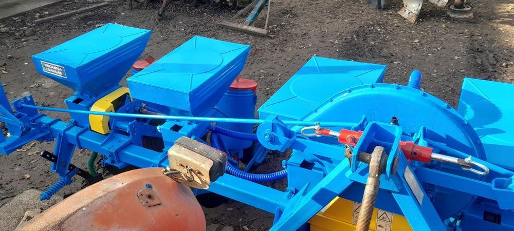 Semănătoare cu fertilizare cu 6 secții