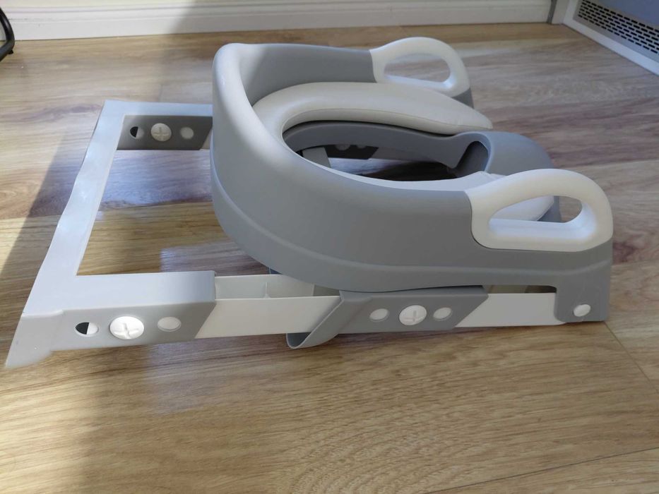 Разтегателна регулируема детска седалка за тоалетна със стълбичка