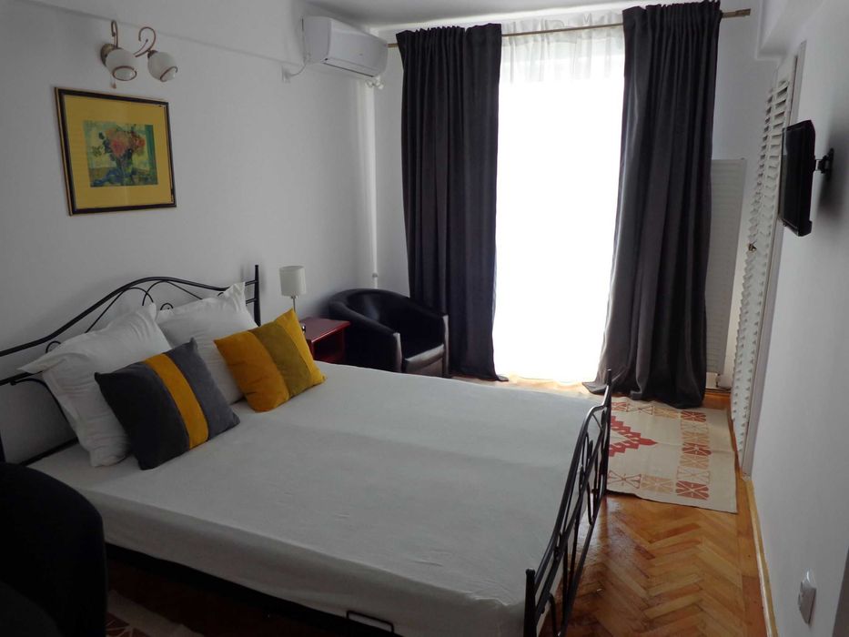 Inchiriez apartament doua camere ultracentral ,str Victoriei